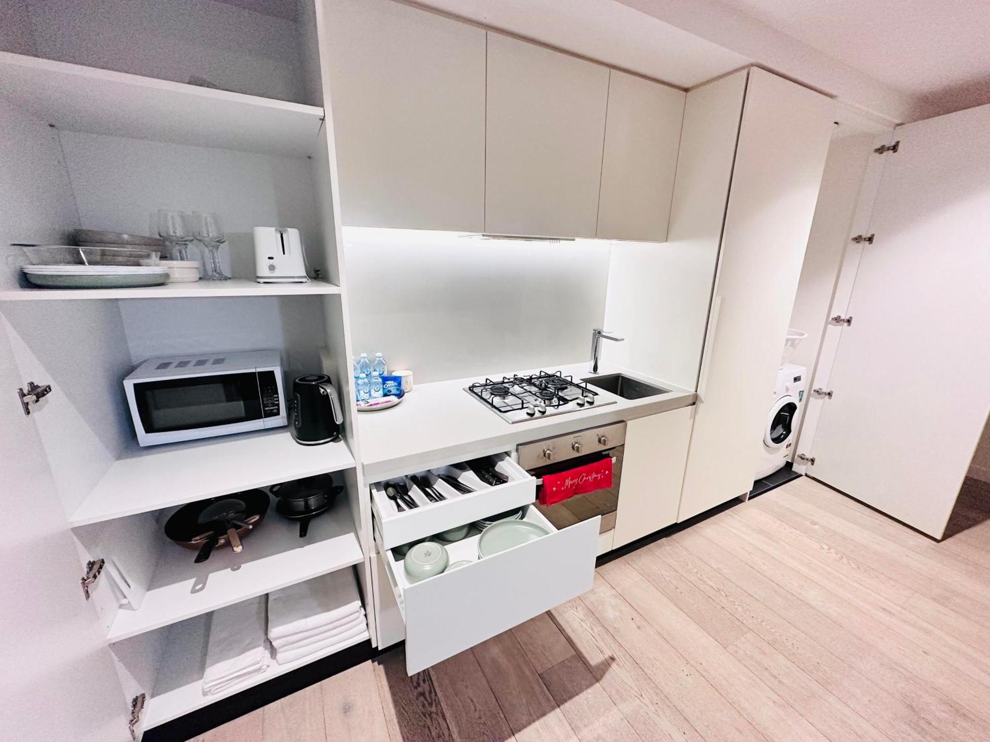 Melbourne Cbd Empire Apartment Екстериор снимка